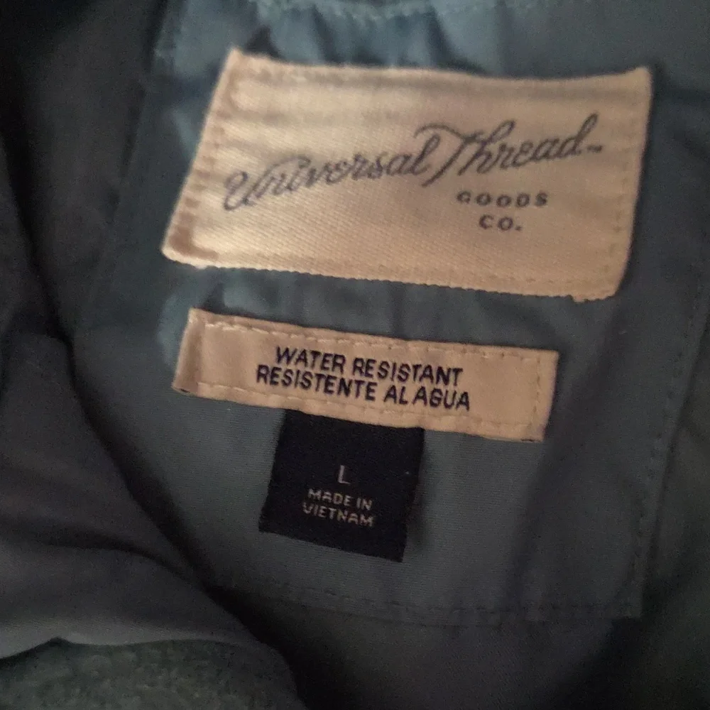 Universal Thread Water Resistant Jacket - Picture 4 of 4